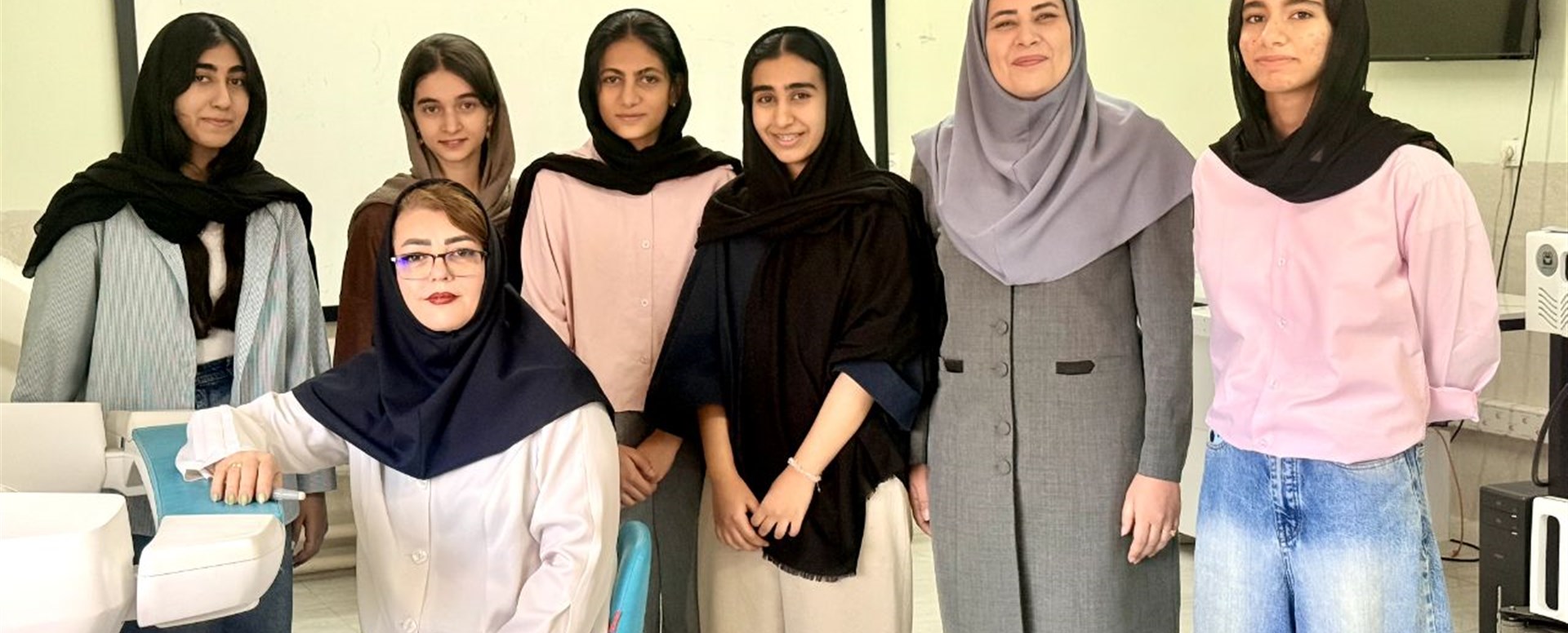 بازدید دبیرستان بحرالعلوم از مرکز مهارتهای بالینی